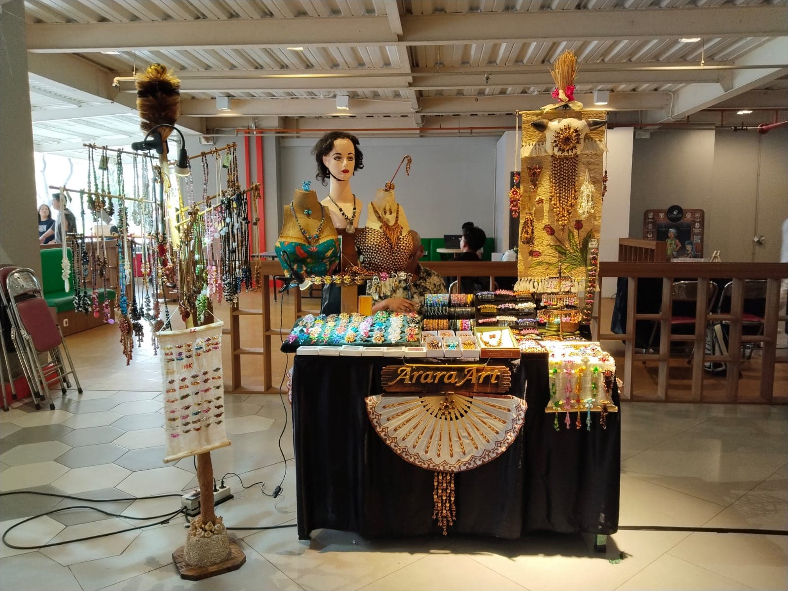 Arara Art Jadi Sorotan di Gramedia Goes to Campus UC 2025 dengan Karya Kerajinan Tangan Bernilai Estetika Tinggi