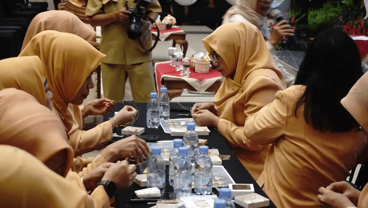 Beaded Brooch-Making Workshop by Arara Art Enhances the Creativity of Dharma Wanita Members